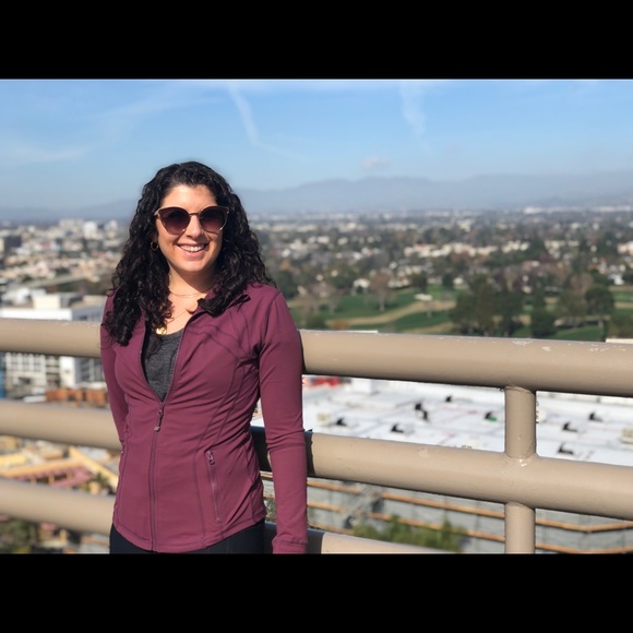 Meet your posher! - Picture 3 of 5